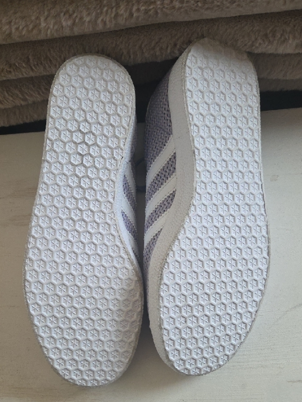 Size 7 Womens Adidas Lavender and White Gazelle-Style Women's Sneakers - Picture 4 of 4